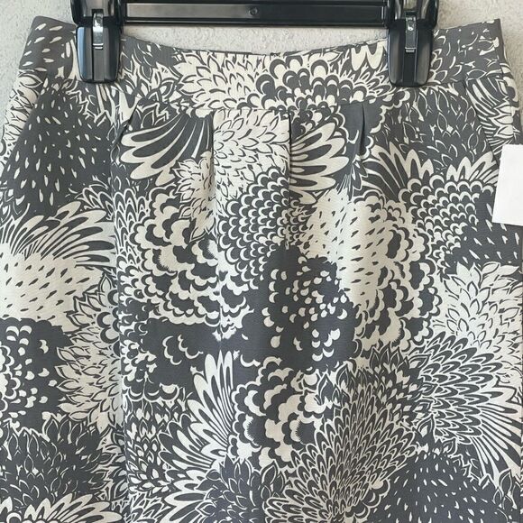 NWT Halogen Womens Gray and Cream Floral Midi Skirt Size 10 - Picture 2 of 4